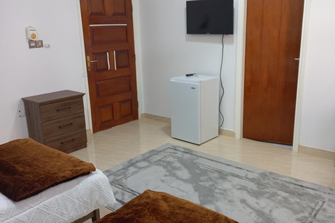 هاستل میراث 6823